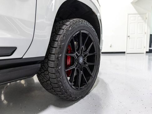 Used 2025 Cadillac Escalade V AWD/4WD image 31