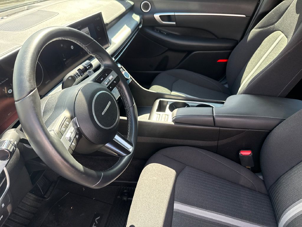 Used 2024 Hyundai Sonata SEL w/ Convenience Package FWD image 18