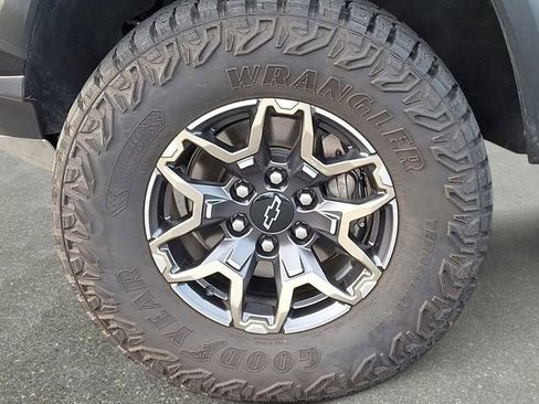 Used 2024 Chevrolet Colorado ZR2 w/ ZR2 Convenience Package III image 9