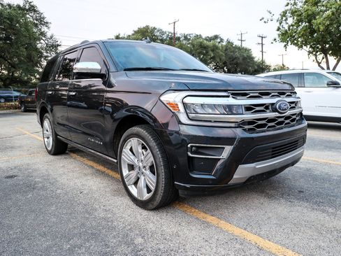 Used 2024 Ford Expedition Platinum AWD/4WD image 6