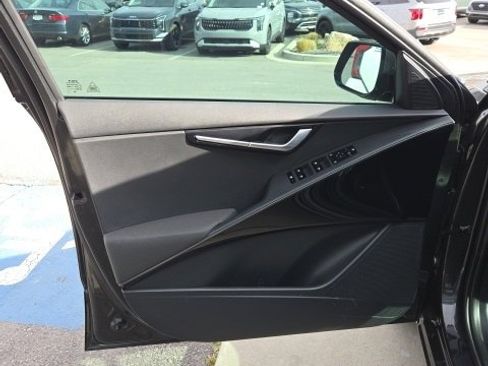Used 2023 Kia Niro EX Touring image 10