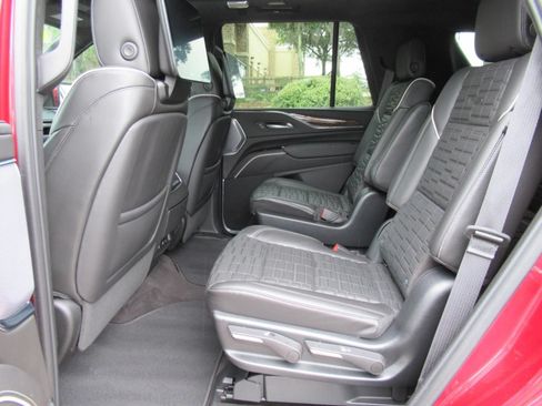 Certified 2023 Cadillac Escalade Sport Platinum w/ LPO, ONYX Package AWD/4WD image 39