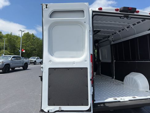 Used 2026 RAM ProMaster 2500 w/ Convenience Group FWD image 32