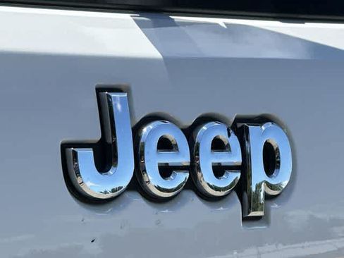 Used 2019 Jeep Grand Cherokee Limited AWD/4WD image 27