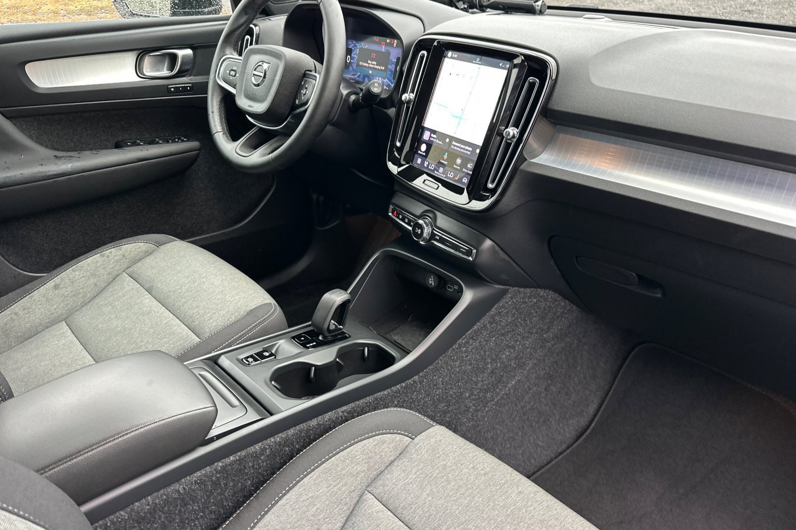 Used 2025 Volvo XC40 B5 Core AWD/4WD image 17
