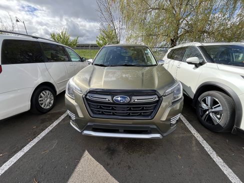 Used 2022 Subaru Forester Touring w/ Popular Package #2 AWD/4WD image 5