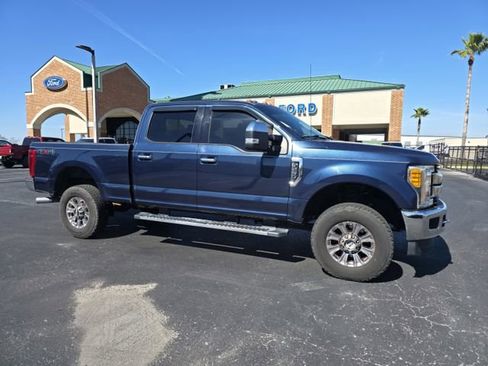 Used 2017 Ford F250 XLT w/ XLT Premium Package image 2