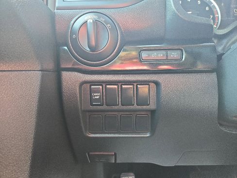 Used 2024 Nissan Titan SV image 19