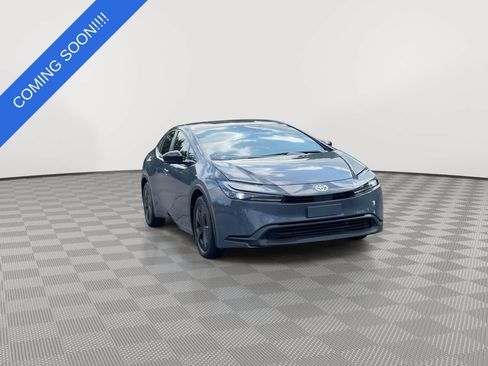 Used 2024 Toyota Prius LE FWD image 2