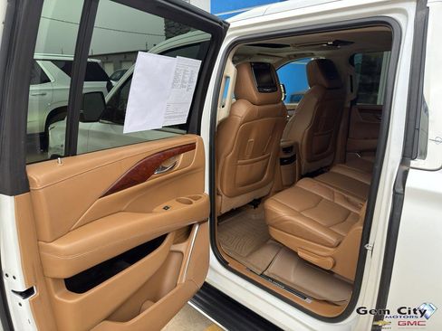 Used 2016 Cadillac Escalade ESV Platinum image 13