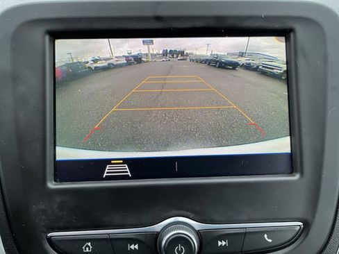 Used 2021 Chevrolet Equinox LS image 24