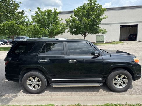 Used 2011 Toyota 4Runner SR5 w/ Convenience Pkg AWD/4WD image 4