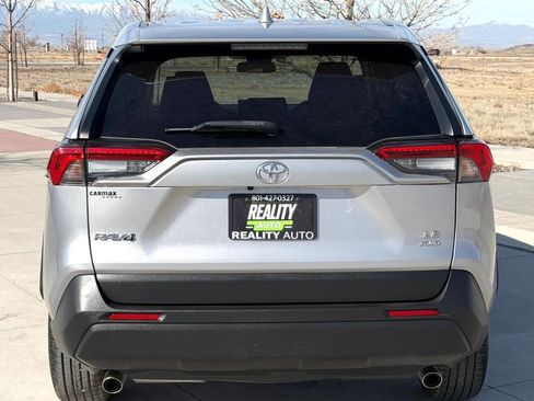 Used 2022 Toyota RAV4 LE AWD/4WD image 7