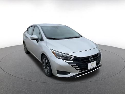 Used 2025 Nissan Versa SV image 3
