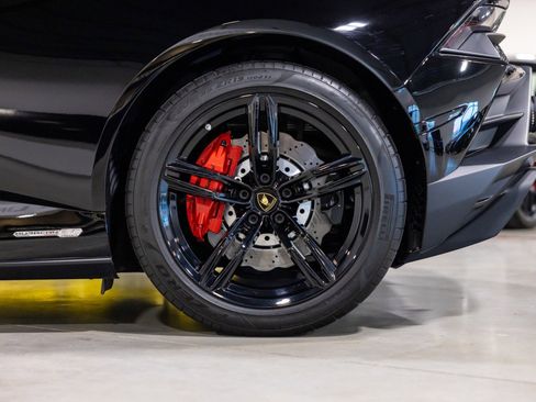 Used 2020 Lamborghini Huracan EVO image 18