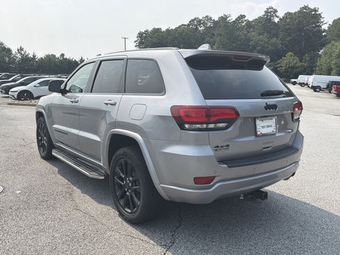 Used 2020 Jeep Grand Cherokee Altitude AWD/4WD image 6