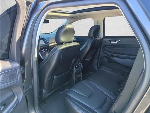 Used 2019 Ford Edge Titanium w/ Equipment Group 301A image 16