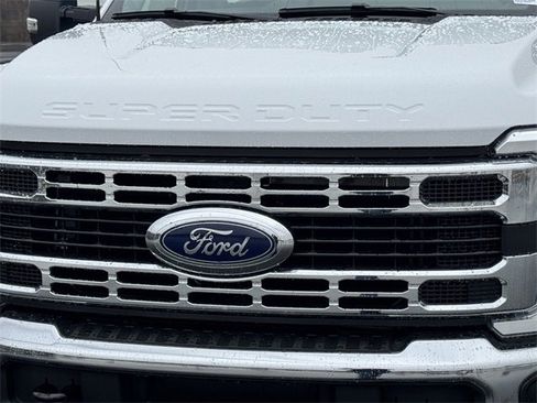 New 2025 Ford F550 4x4 Regular Cab Super Duty image 5