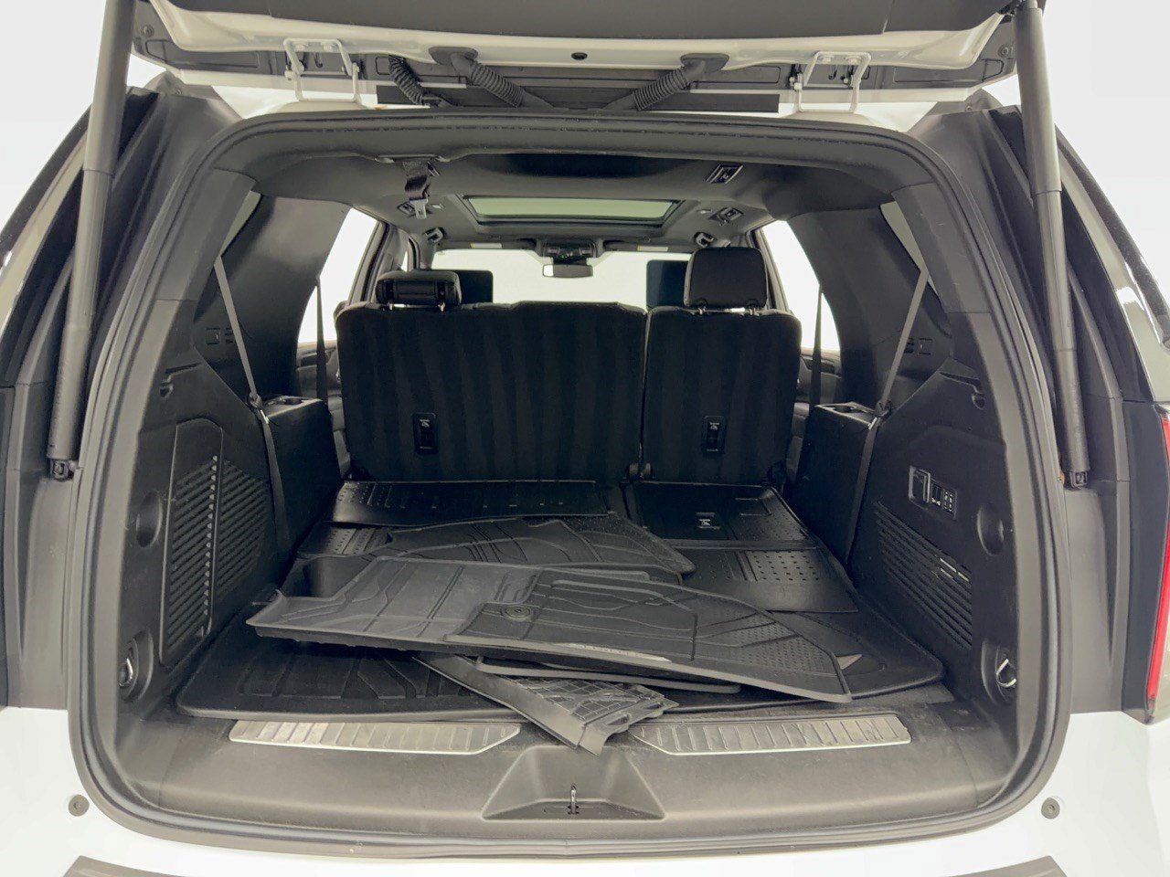 Used 2024 Chevrolet Tahoe RST w/ Luxury Package RWD image 28