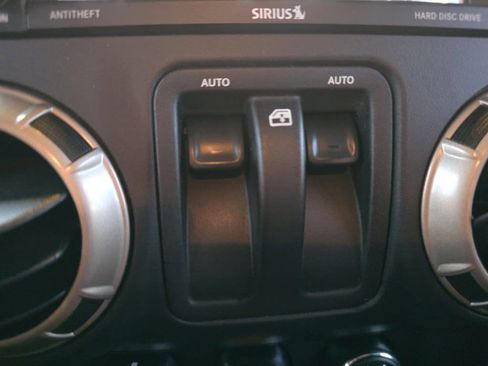 Used 2017 Jeep Wrangler Sahara image 25