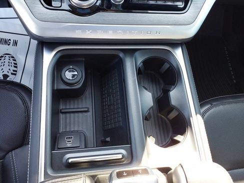 Used 2025 Ford Expedition Max Platinum w/ Driver's Package AWD/4WD image 28