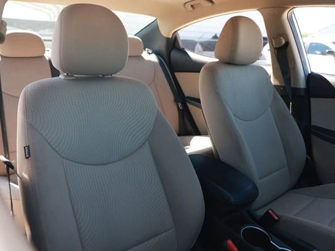 Used 2016 Hyundai Elantra SE image 19