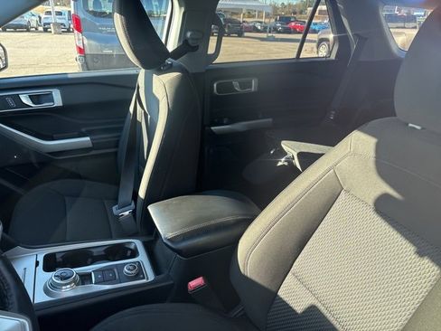 Used 2022 Ford Explorer XLT image 9