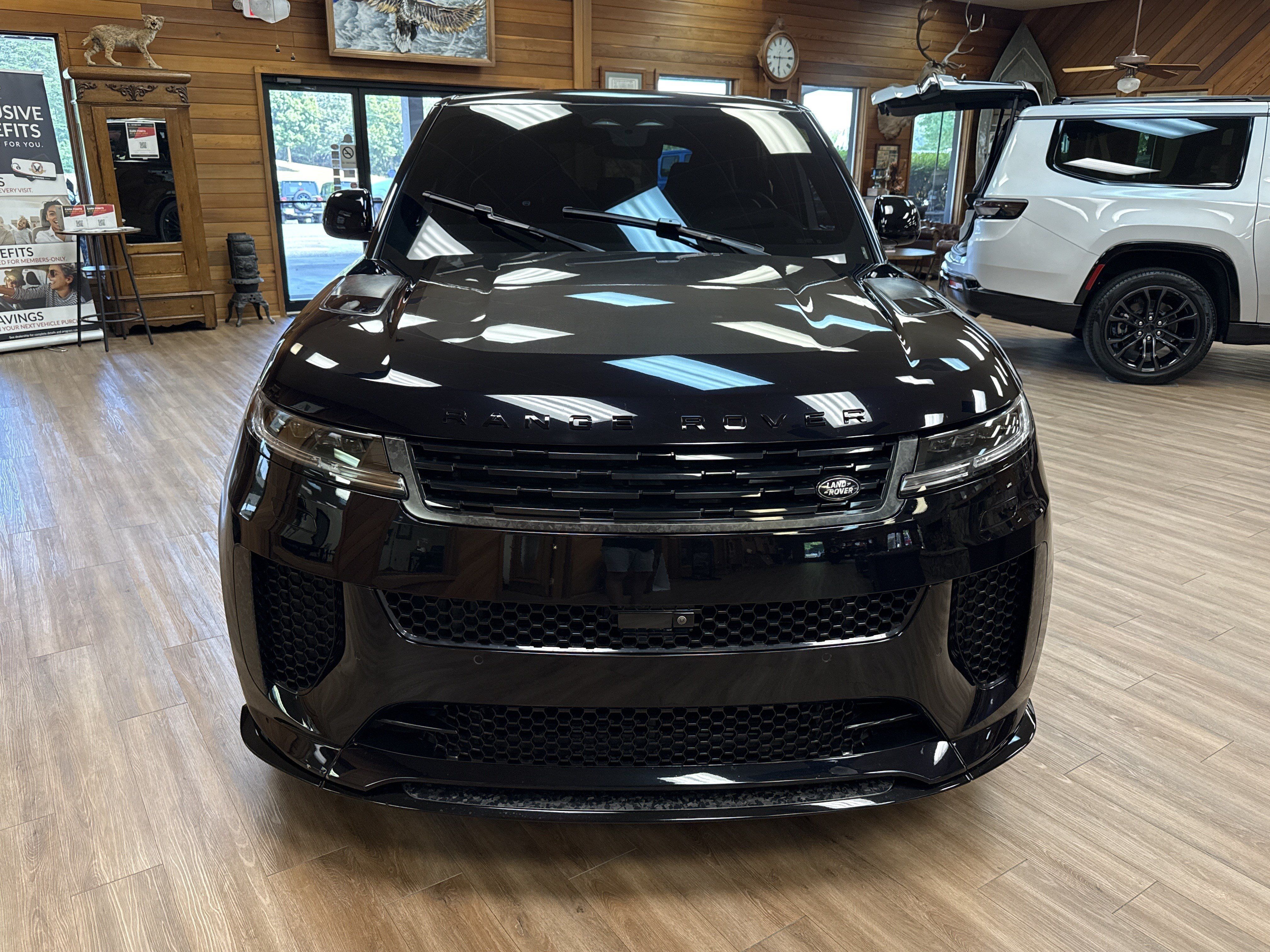 Used 2025 Land Rover Range Rover Sport SV Edition Two AWD/4WD image 2