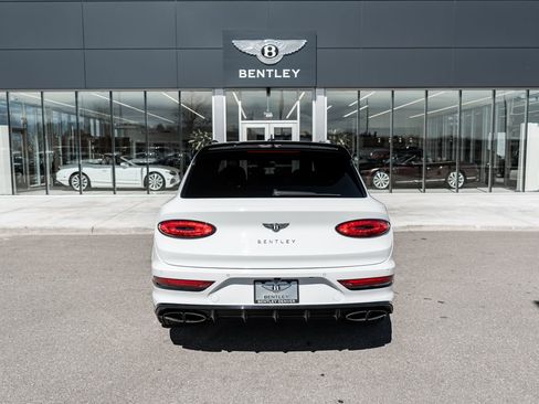 Certified 2022 Bentley Bentayga image 11