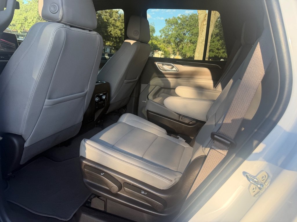 Used 2024 GMC Yukon SLT w/ SLT Luxury Package AWD/4WD image 12
