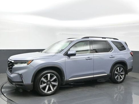 Certified 2024 Honda Pilot Touring image 2