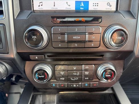 Used 2018 Ford F150 Lariat w/ Equipment Group 502A Luxury AWD/4WD image 27