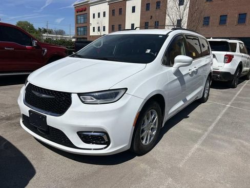 Used 2022 Chrysler Pacifica Touring-L image 1