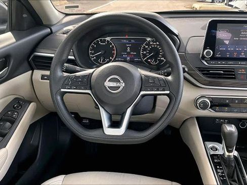 Certified 2024 Nissan Altima 2.5 SV image 6