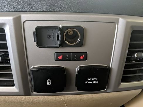 Used 2017 Ford F150 Lariat w/ Equipment Group 502A Luxury AWD/4WD image 18