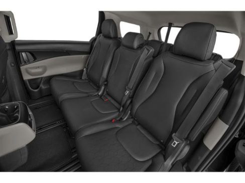 Used 2025 Kia Carnival image 15