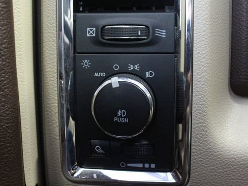 Used 2017 RAM 1500 Laramie AWD/4WD image 11