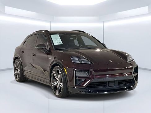 Certified 2024 Porsche Macan Turbo Electric AWD/4WD image 9