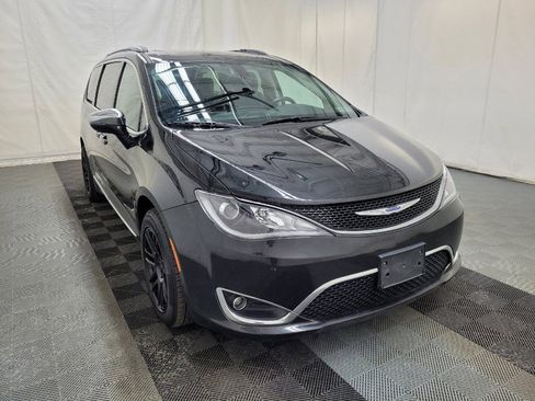 Used 2018 Chrysler Pacifica Limited image 13