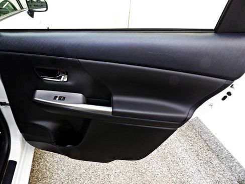 Used 2015 Toyota Prius V Four FWD image 12
