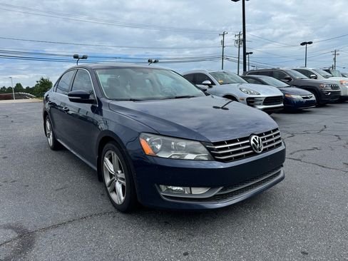 Used 2013 Volkswagen Passat 3.6 SE image 11