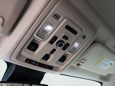 Used 2023 GMC Yukon Denali AWD/4WD image 25