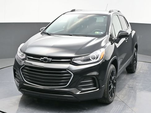 Used 2022 Chevrolet Trax LT w/ Midnight Edition image 3