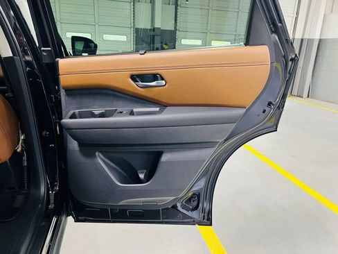 New 2026 Nissan Pathfinder Platinum FWD image 33