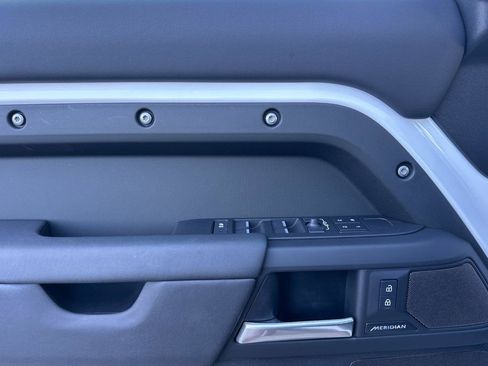 Used 2025 Land Rover Defender 110 S image 10