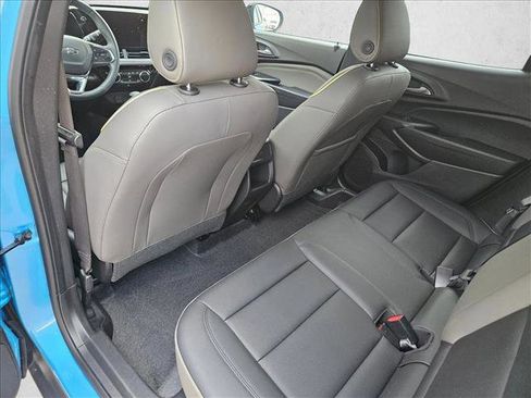 Used 2025 Chevrolet Trax ACTIV w/ Sunroof Package image 9