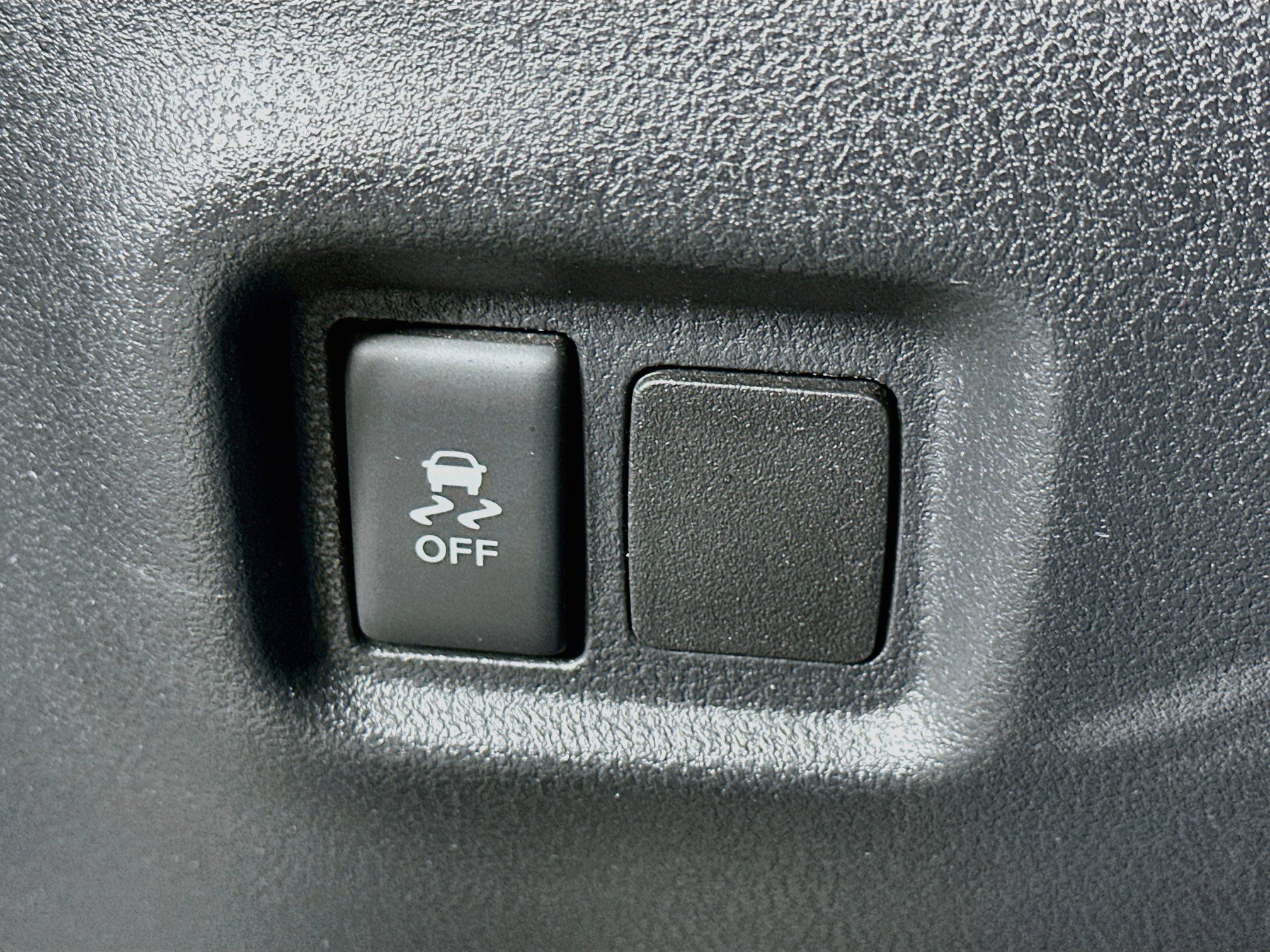 Used 2018 Nissan Versa SV FWD image 17