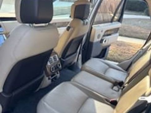 Used 2020 Land Rover Range Rover HSE image 3