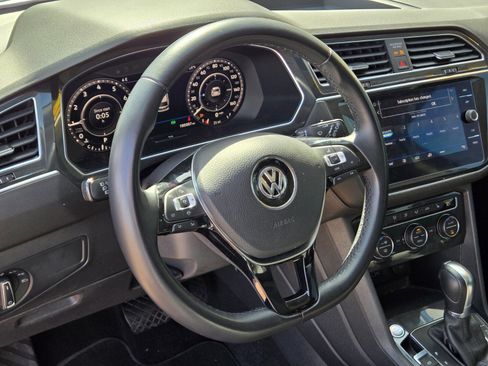 Used 2019 Volkswagen Tiguan SEL FWD image 15