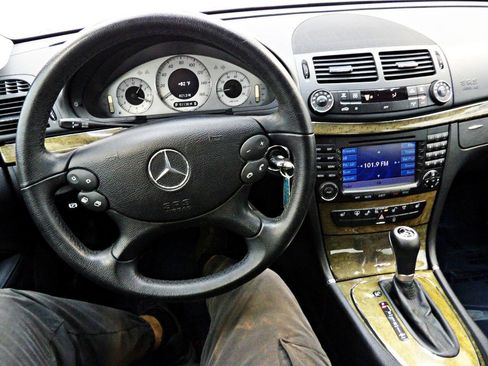 Used 2007 Mercedes-Benz E 350 4MATIC Sedan image 16